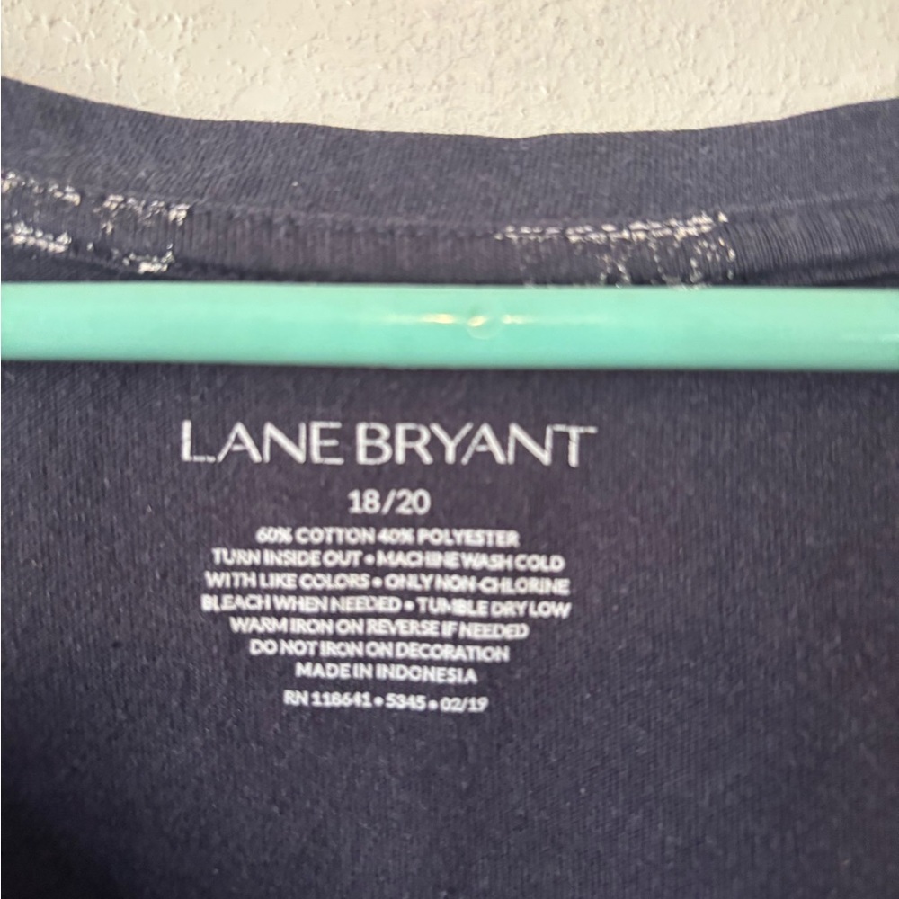 3/$20 Lane Bryant Navy Blue Butterfly Print V-Neck Short Sleeve Tee - Picture 3 of 5